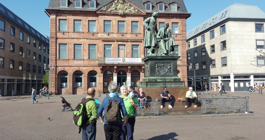 Grüne fahren mit Schnellbus