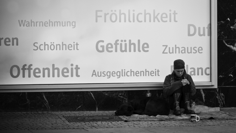 "Fröhlichkeit, Gefühle, Offenheit" by Sascha Kohlmann , used under CC BY / Customized from original